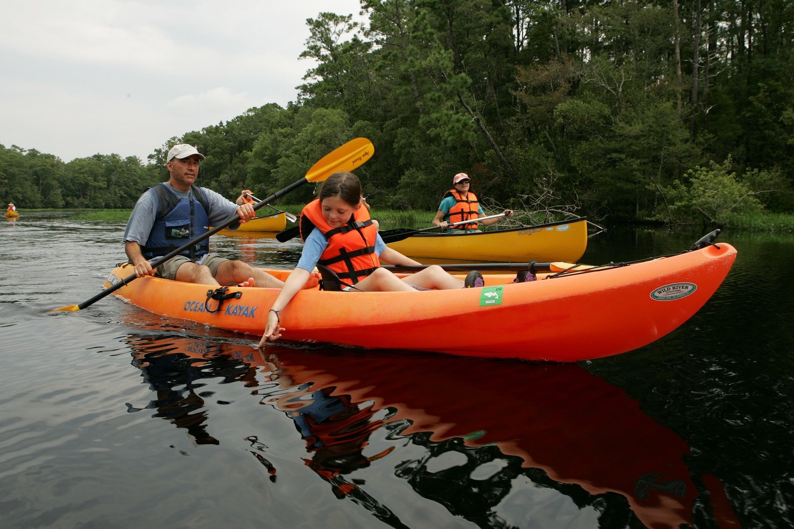 canoe vs kayak: what’s the difference? - paddle pursuits